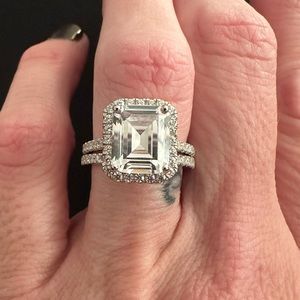 Emerald & Round Cut Halo Bridal Set